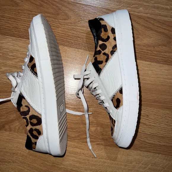 UGG Alameda Sneaker/Leopard Print Size 7 - Picture 3 of 5